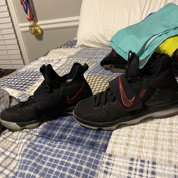 Size 7Y Nike Zoom Lebron James shoes - Picture 1 of 6